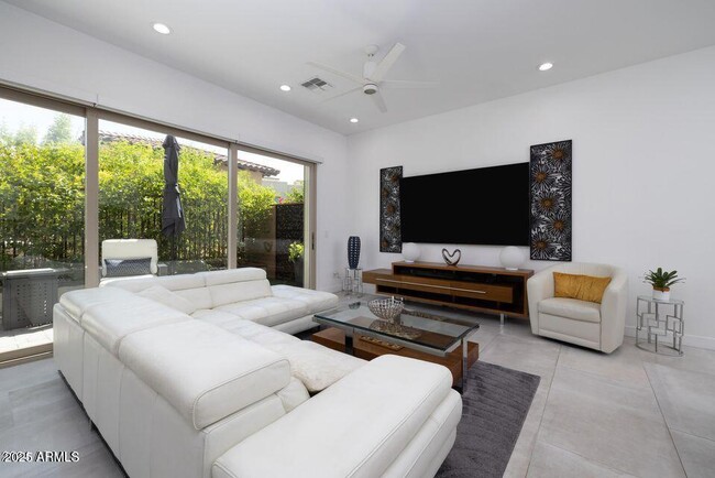 Building Photo - 7347 E Vista Bonita Dr