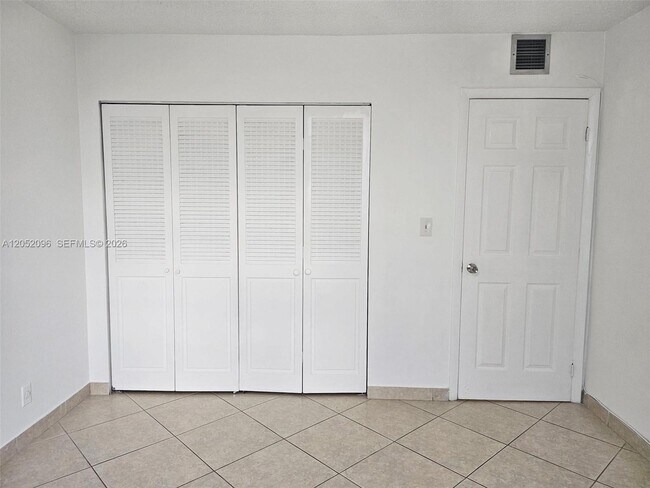 Building Photo - 3800 S Ocean Dr