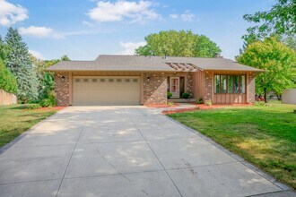 Building Photo - 6250 Larch Ln N