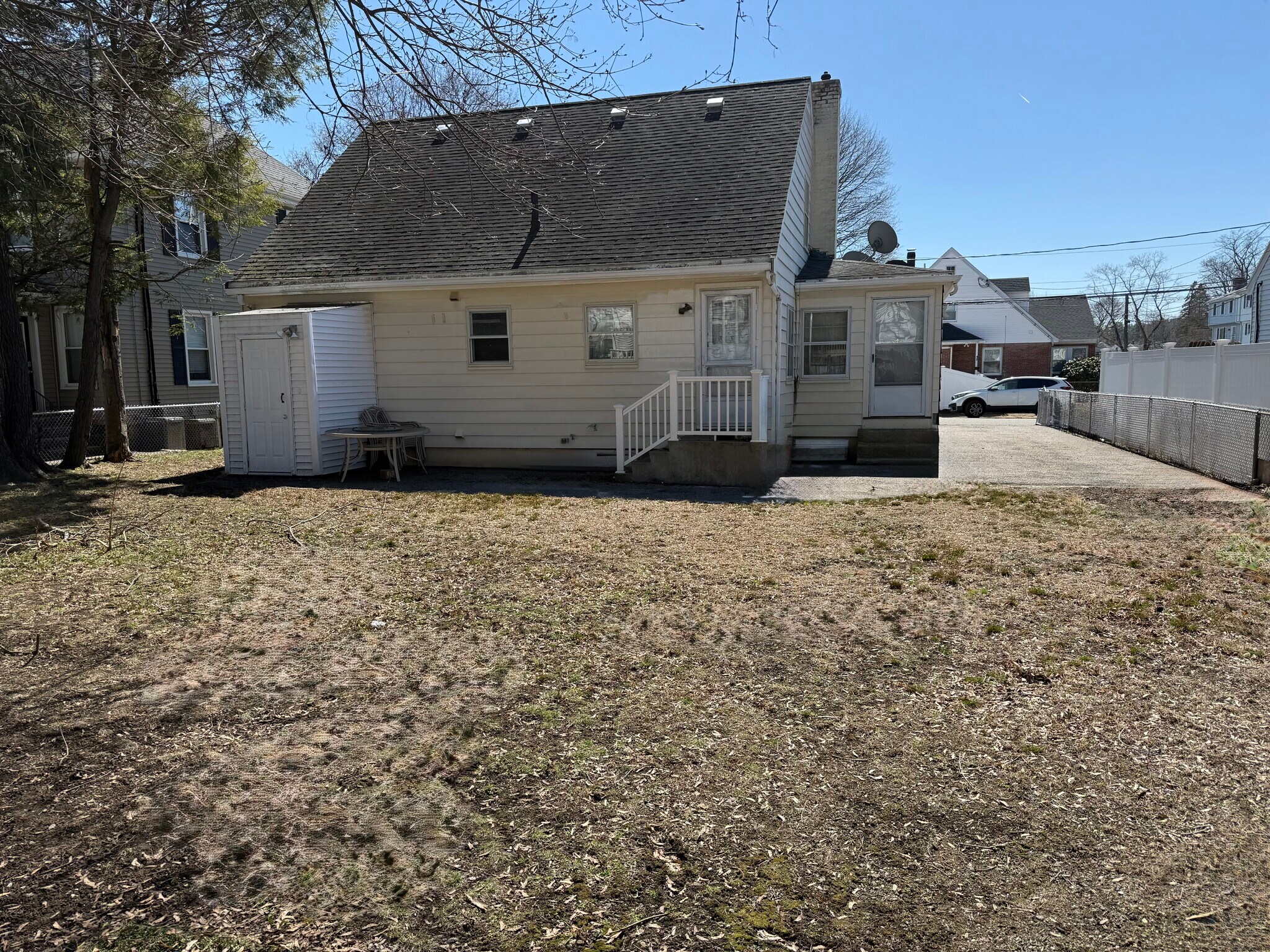 Building Photo - 27 Hartwell St