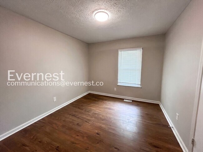 Building Photo - 5 Bed, 3 Bath Home with Garage / Pet-Friendly / Vouchers Accepted / Available Now!