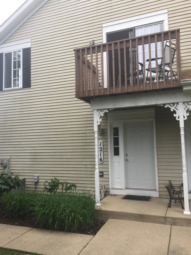 Building Photo - 1216 Sandhurst Ln