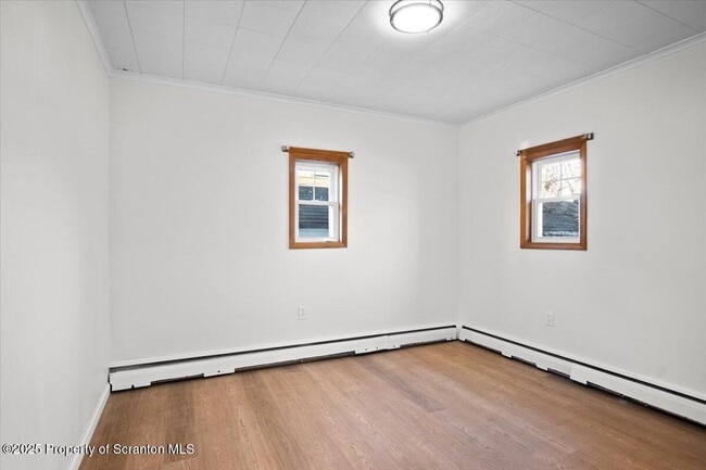 Building Photo - 134 Lampman St