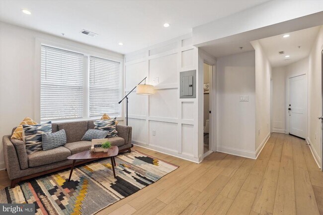 Building Photo - 200 Hamilton St NW