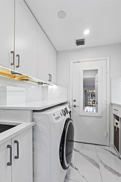 Building Photo - 6357 Brava Way