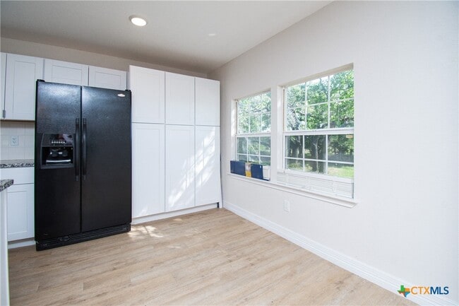 Building Photo - 199 Apache Springs Rd