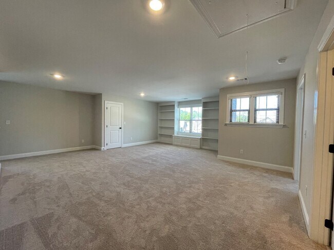 Building Photo - 946 Titleist Way