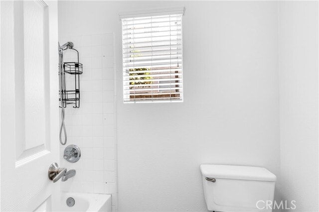 Building Photo - 6 Tavella Pl
