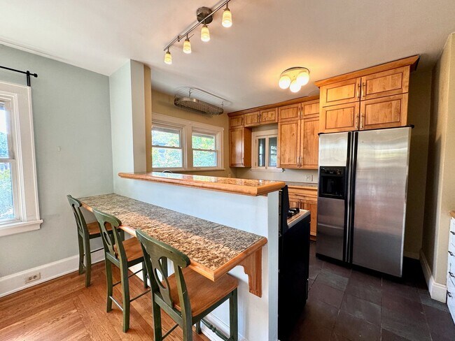 Building Photo - 505-507 W McMillan