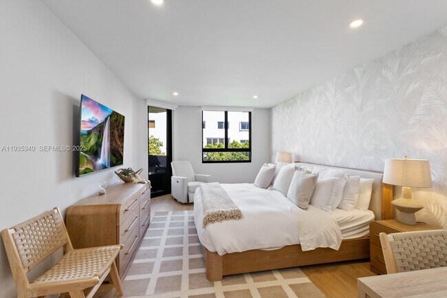 Building Photo - 141 Crandon Blvd