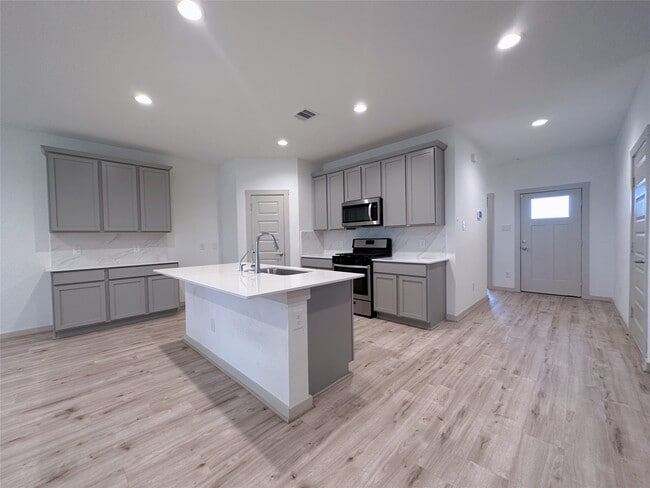 Building Photo - 29402 Ella Larchmont Ct