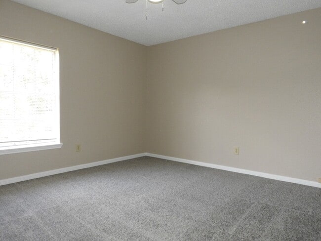 Building Photo - 3107 Rimrock Dr