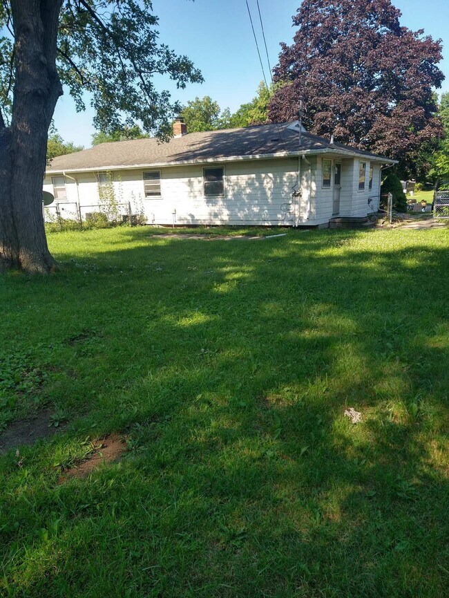 Building Photo - 615 Farmstead Ln