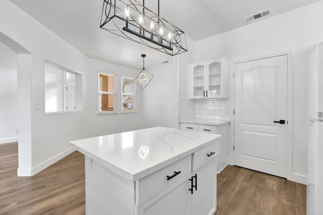 Building Photo - 10556 E Greenbury Way