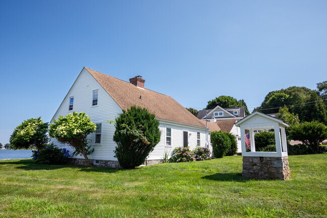 Building Photo - 191 Masons Island Rd
