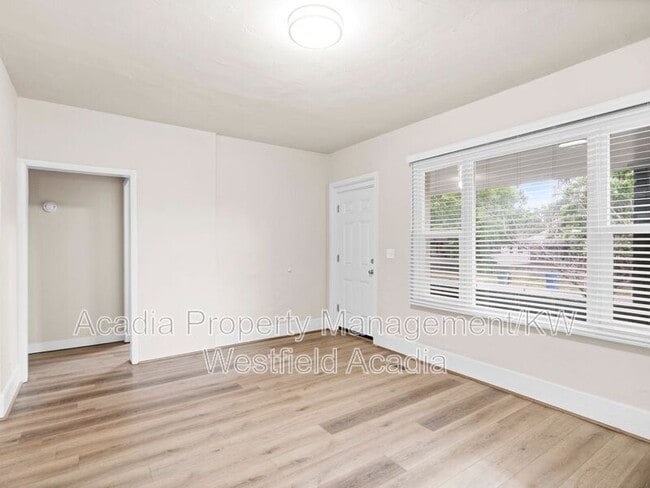 Building Photo - 3002 Porter Ave