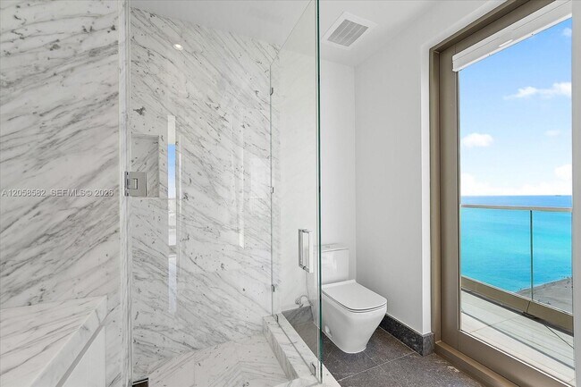 Building Photo - 17901 Collins Ave