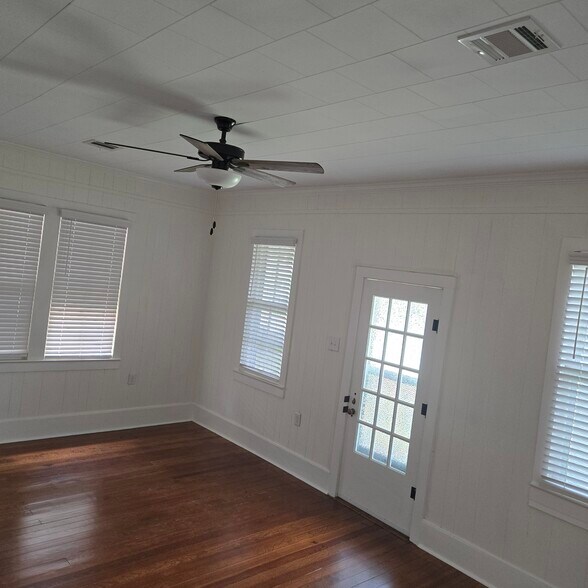 Building Photo - 206 Roosevelt St