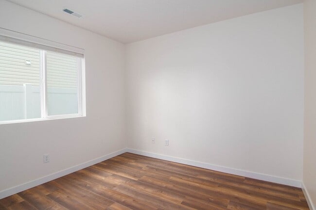 Building Photo - 2021 Built 3 Bed 2 Bath home w Fenced Yard