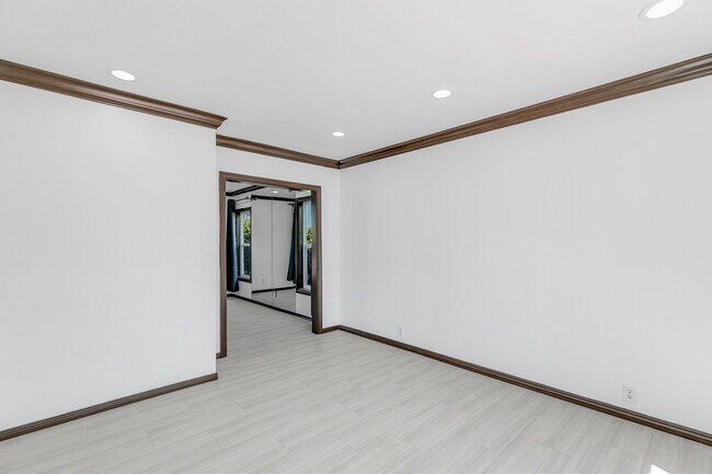 Building Photo - 2201 Manning Ave