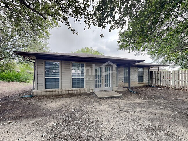 Building Photo - 874 Garden Cir