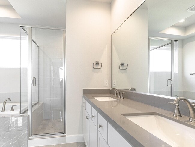 Building Photo - 2718 Grand Fountains Dr