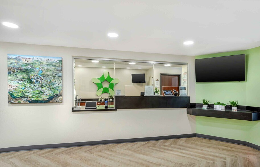 Building Photo - Furnished Studio-Long Island - Melville