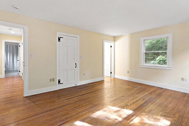 Building Photo - 1 Fern Ln