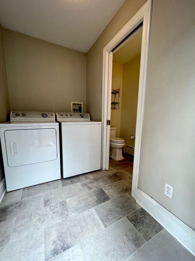 Building Photo - Gorgeous 3-Bedroom Home in Narberth! Avail...