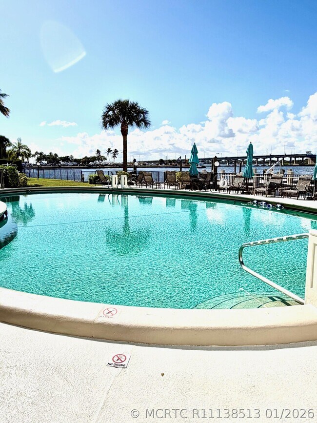 Building Photo - 2840 S Ocean Blvd