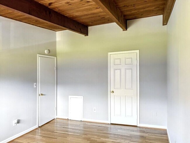 Building Photo - 5502 Karen Elaine Dr