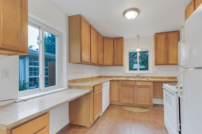 Building Photo - 2140 Niagara St