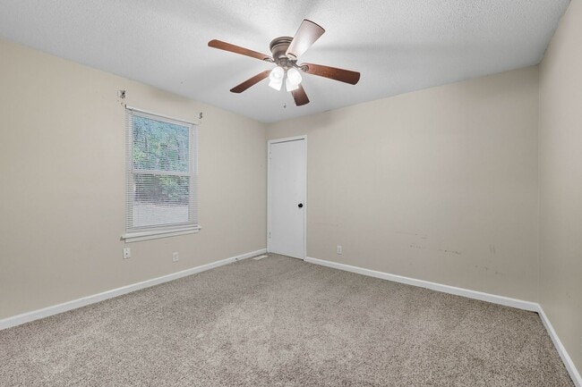 Building Photo - 1040 Britton Springs Rd