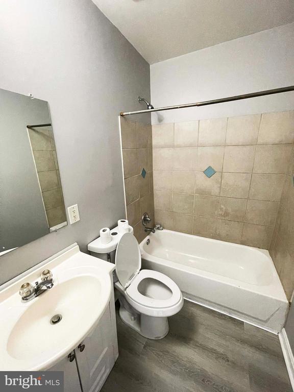 Building Photo - 2533 Woodbrook Ave