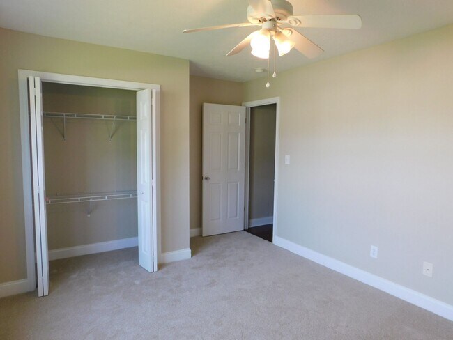 Building Photo - Beautiful Family Home