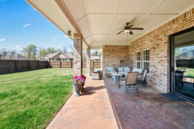 Building Photo - 1000 Stone Hill St