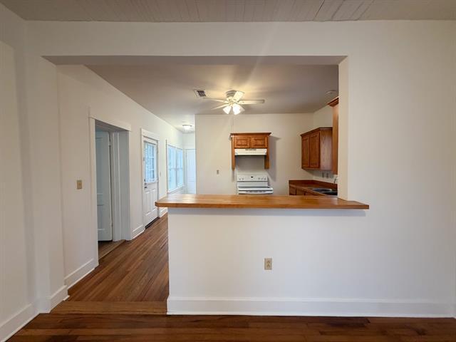 Building Photo - 310 E Parks Ave