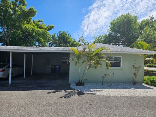 Building Photo - Annual Unfurnished 2 Bedroom 2 Bathroom Duplex with a Carport on Venice Island!