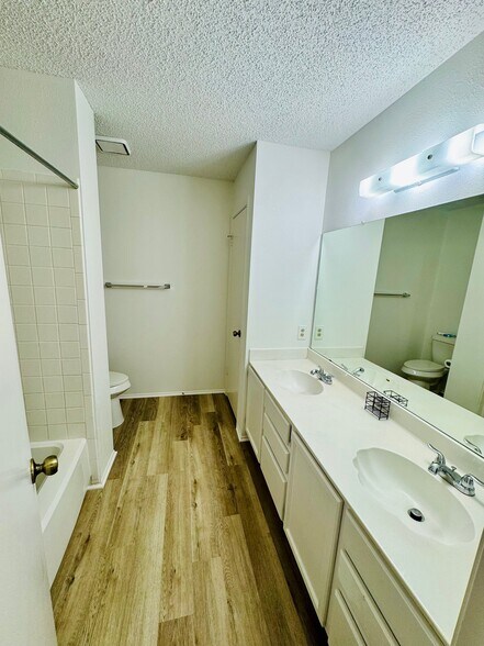 Building Photo - 9250 Ridge Path