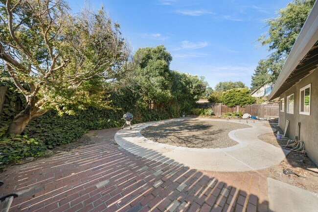 Building Photo - 123 Lido Cir