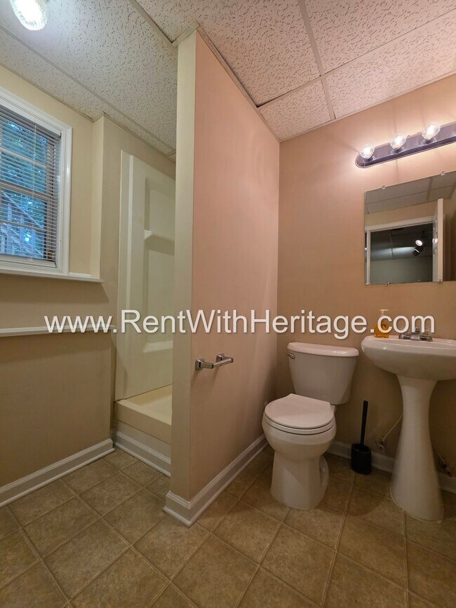 Building Photo - 6322 Hillview Ln