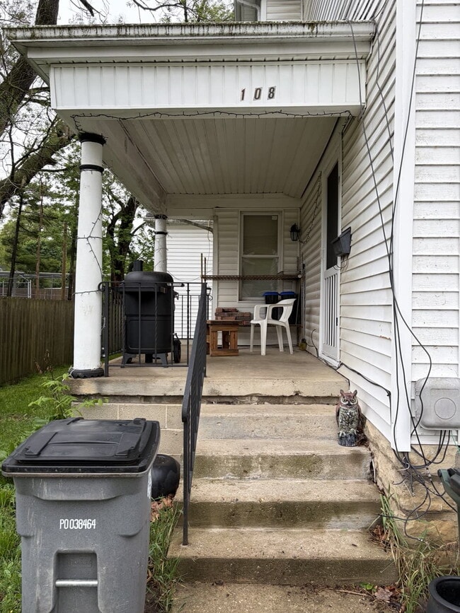 Building Photo - Welcome Home to Your Charming 2-Bedroom Apartment in Troy!