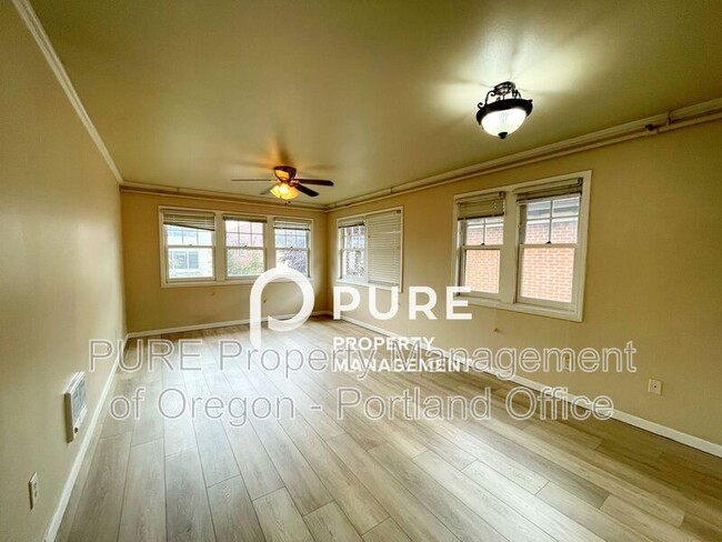 Building Photo - 701 NE 28th Ave