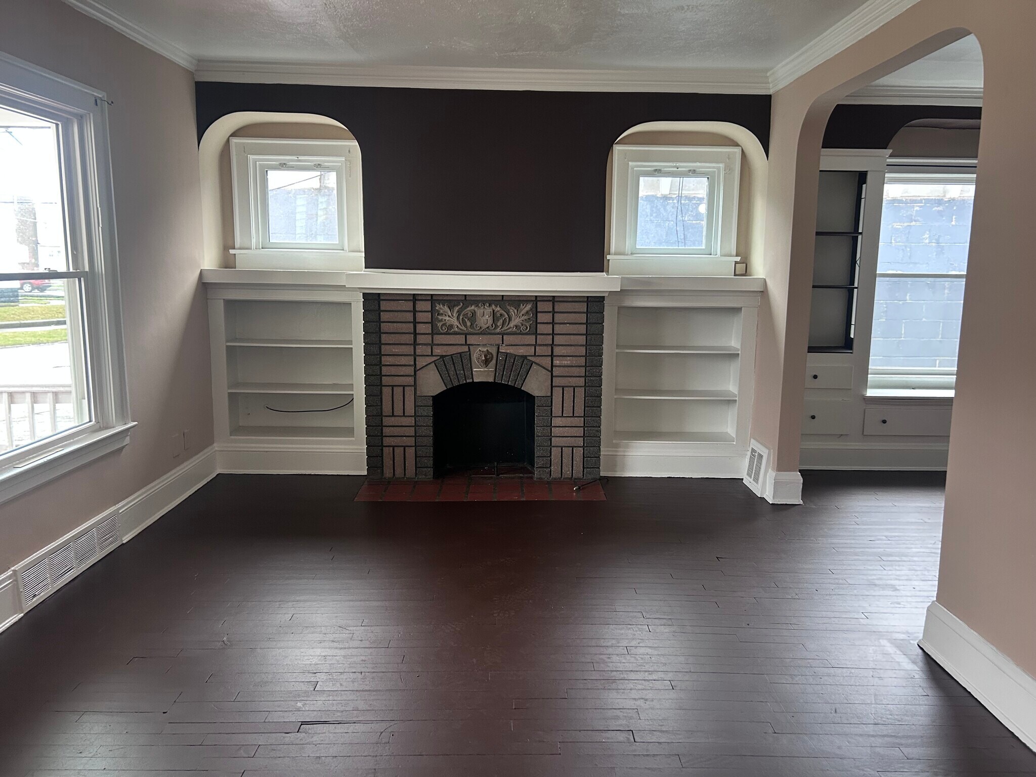 Building Photo - 9501 Rosewood Ave