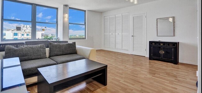 Building Photo - 2899 Collins Ave