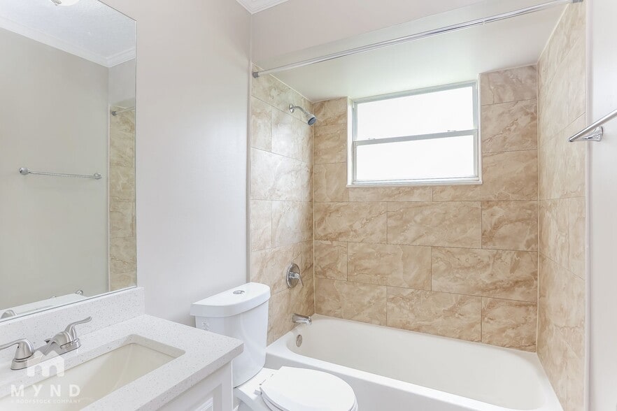 Building Photo - 633 Radnor Ln