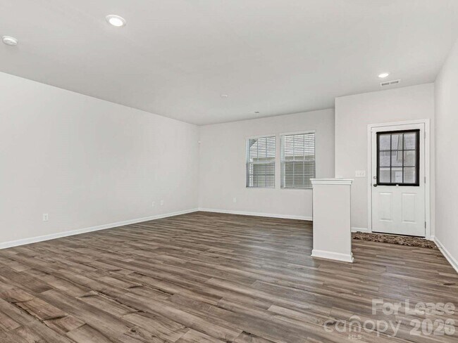 Building Photo - 15741 Country House St