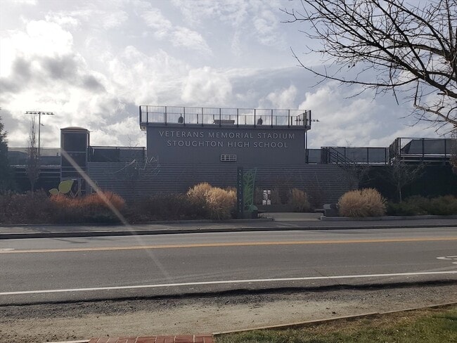 Building Photo - 215 Pearl St