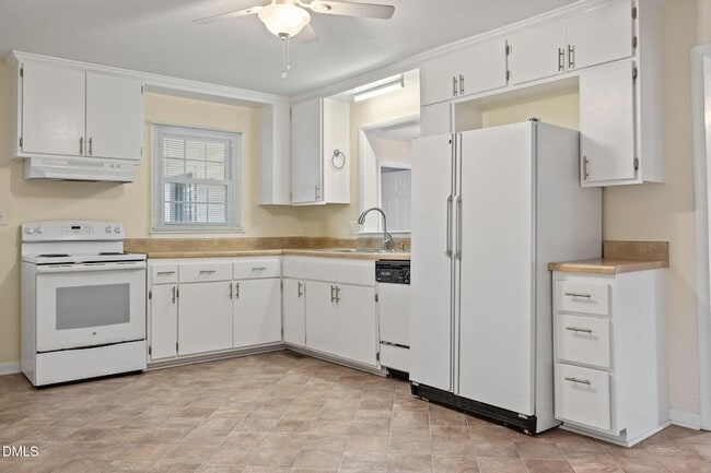 Building Photo - 131 Fairview Village Rd