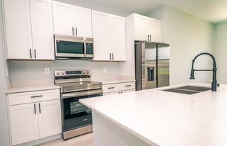 Building Photo - 1103 Saint Tropez Ct